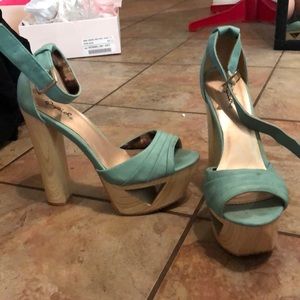 Aqua cutout detail platform heel
